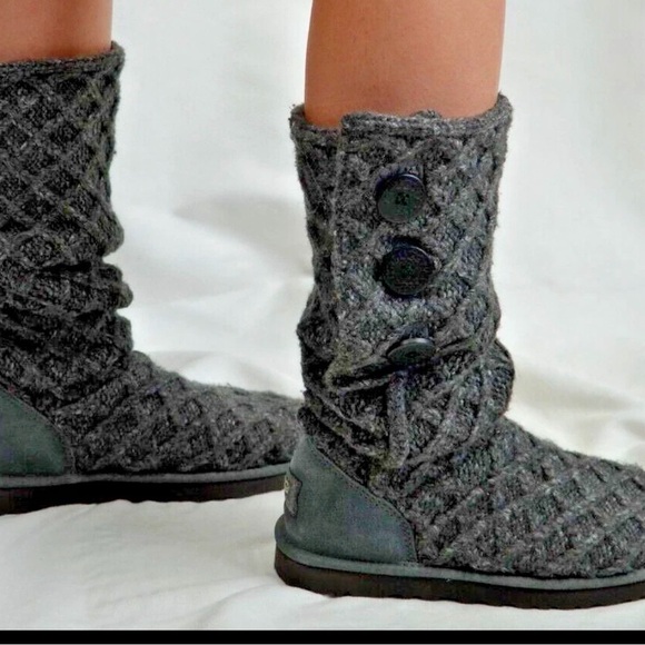 Ugg Lattice Cardy Sweater Boots Size
8 Grey 3066 Button Detail Fold Down - Picture 9 of 9